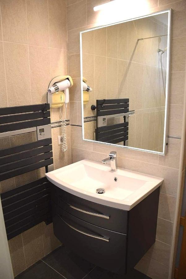Logis Hotel Restaurant Spa Les Balcons De L'Esperance 利梅伊 外观 照片