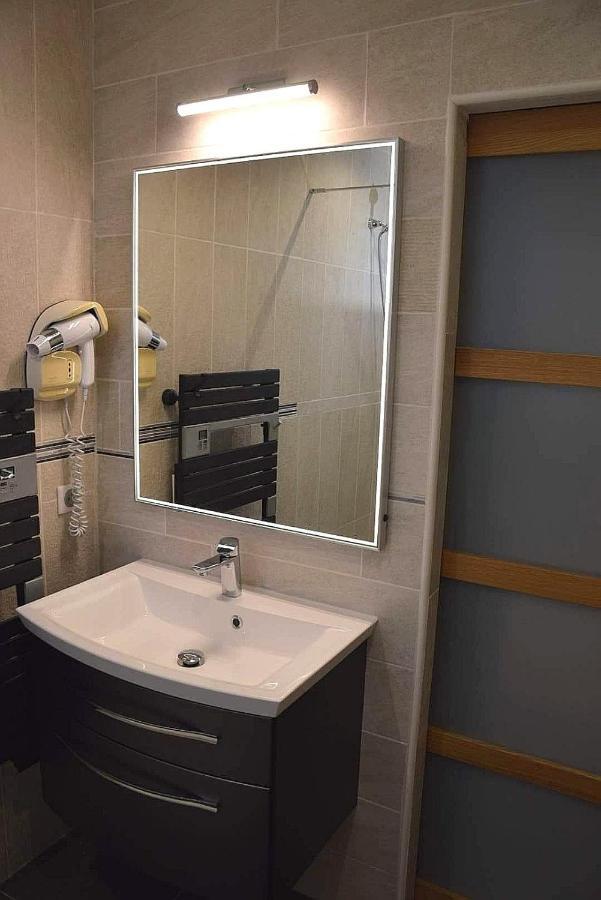 Logis Hotel Restaurant Spa Les Balcons De L'Esperance 利梅伊 外观 照片